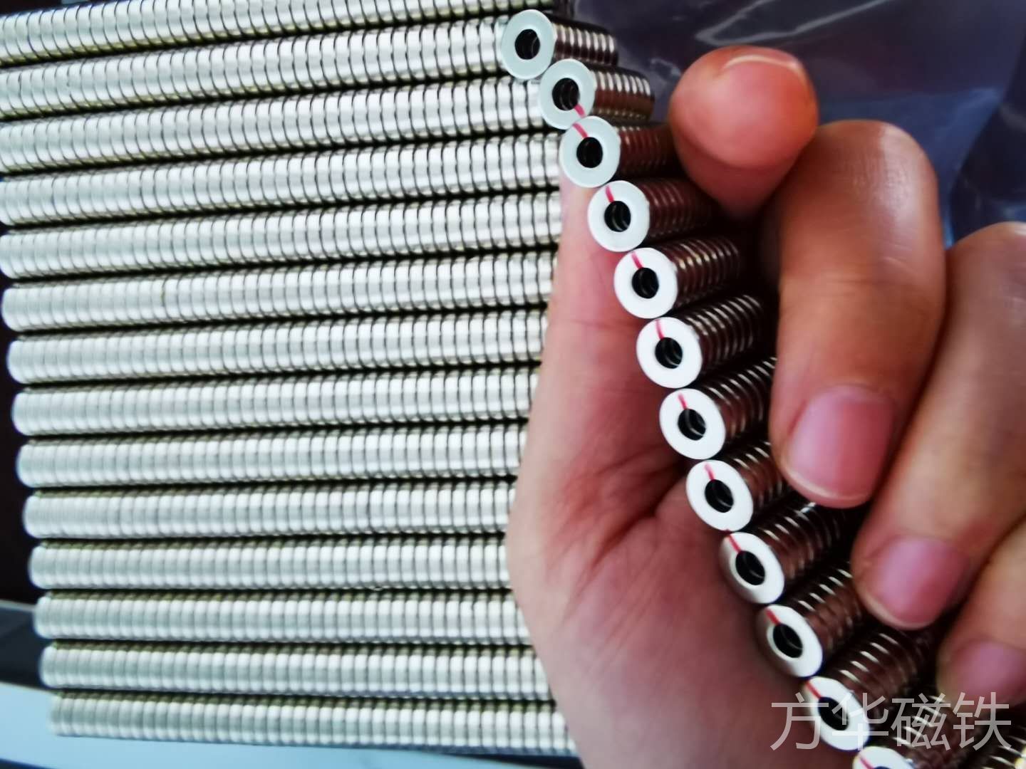 径向圆环收纳线磁铁