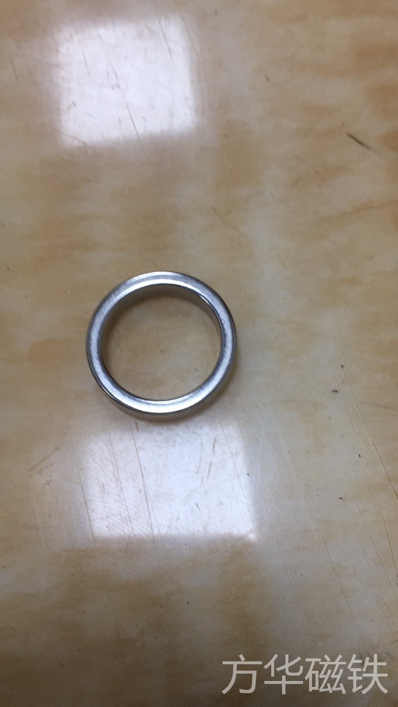 圆环中孔磁铁