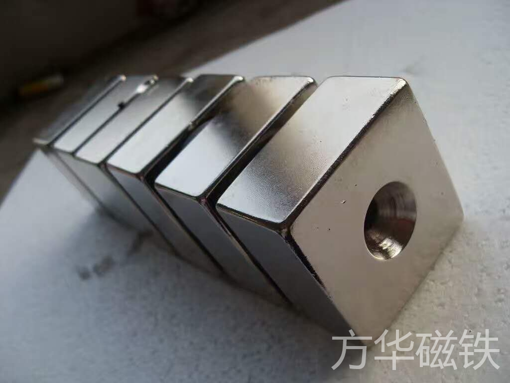 方块沉头孔磁铁