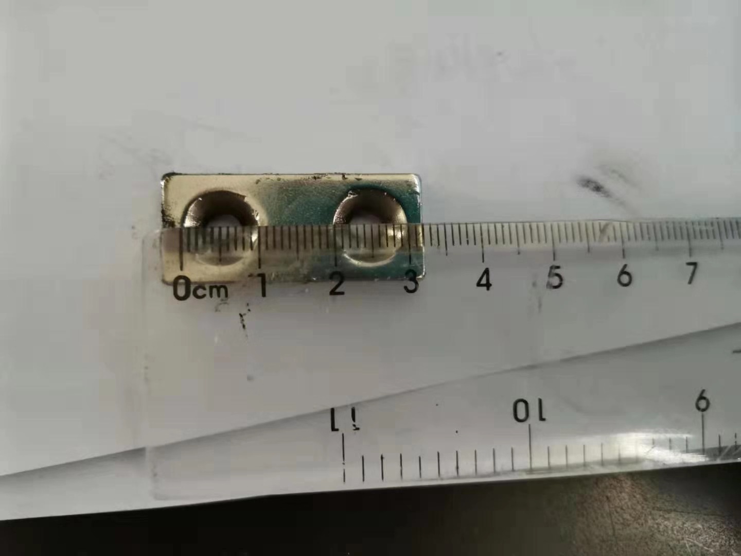 方形沉头孔磁铁