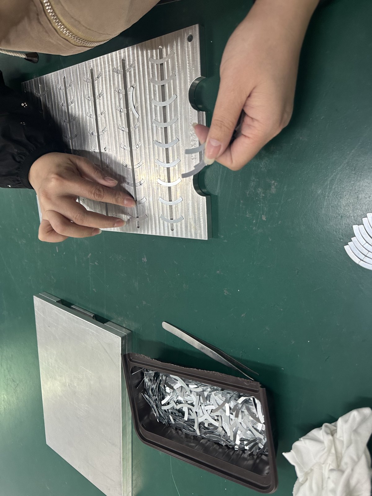 半边支架款磁铁