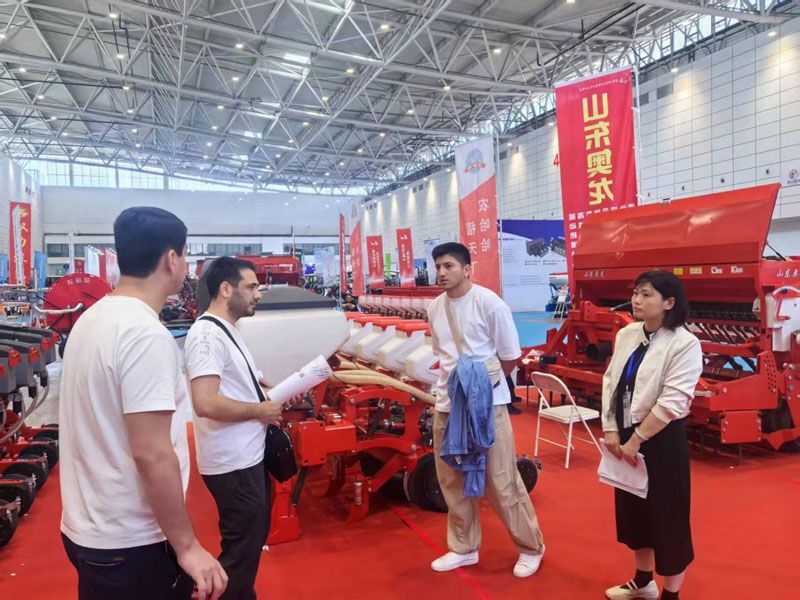 山东奥龙农机产品受外商青睐
