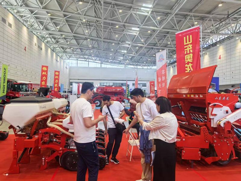 山东奥龙农机产品受外商青睐